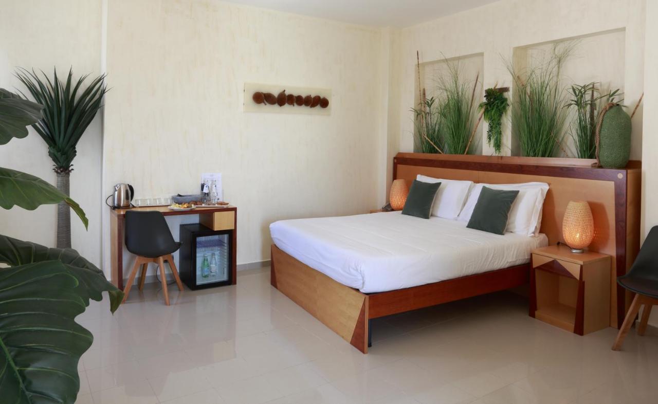 Piccadilly Rooms Restaurant And Beach Santa Maria al Bagno Exterior foto