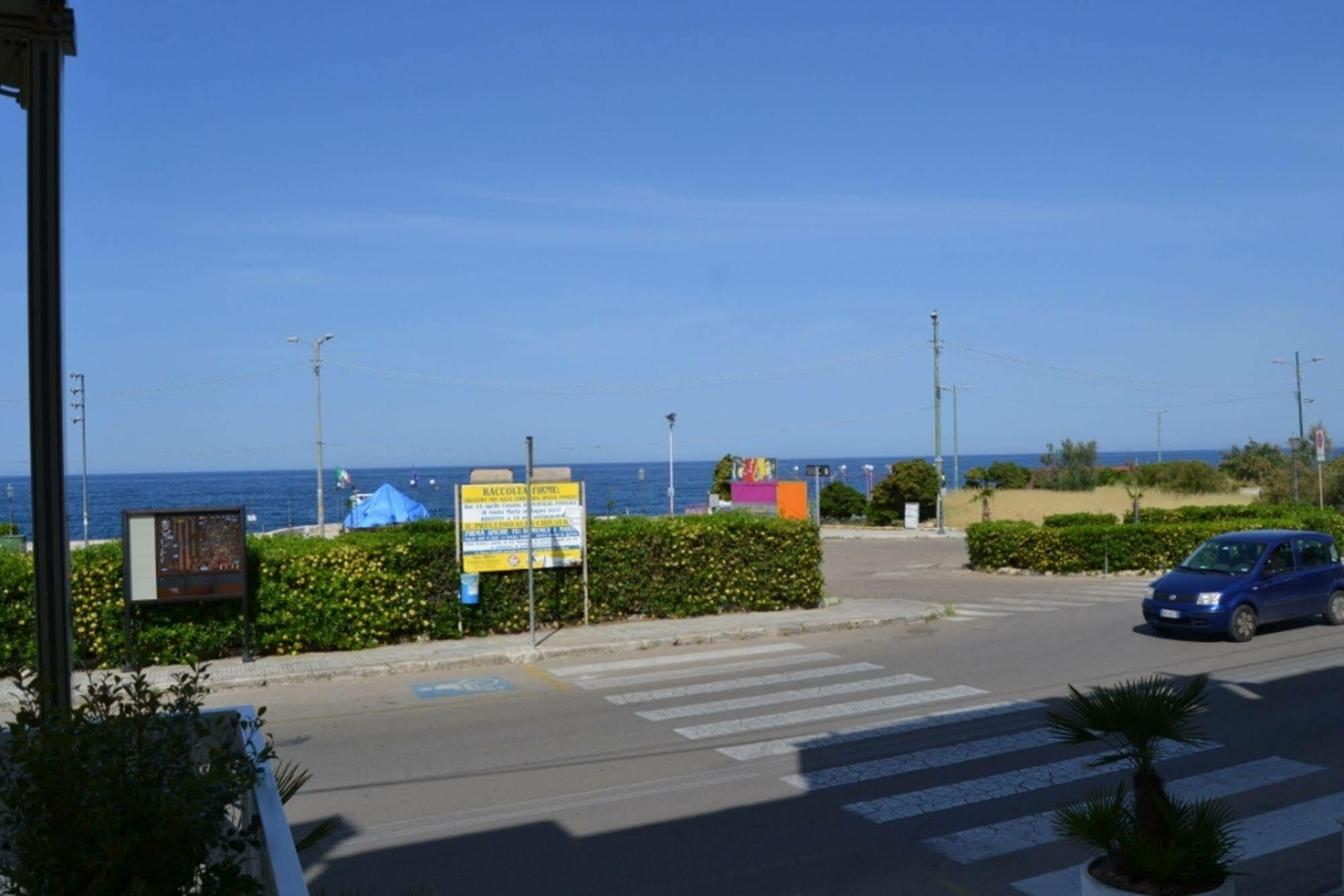 Piccadilly Rooms Restaurant And Beach Santa Maria al Bagno Exterior foto